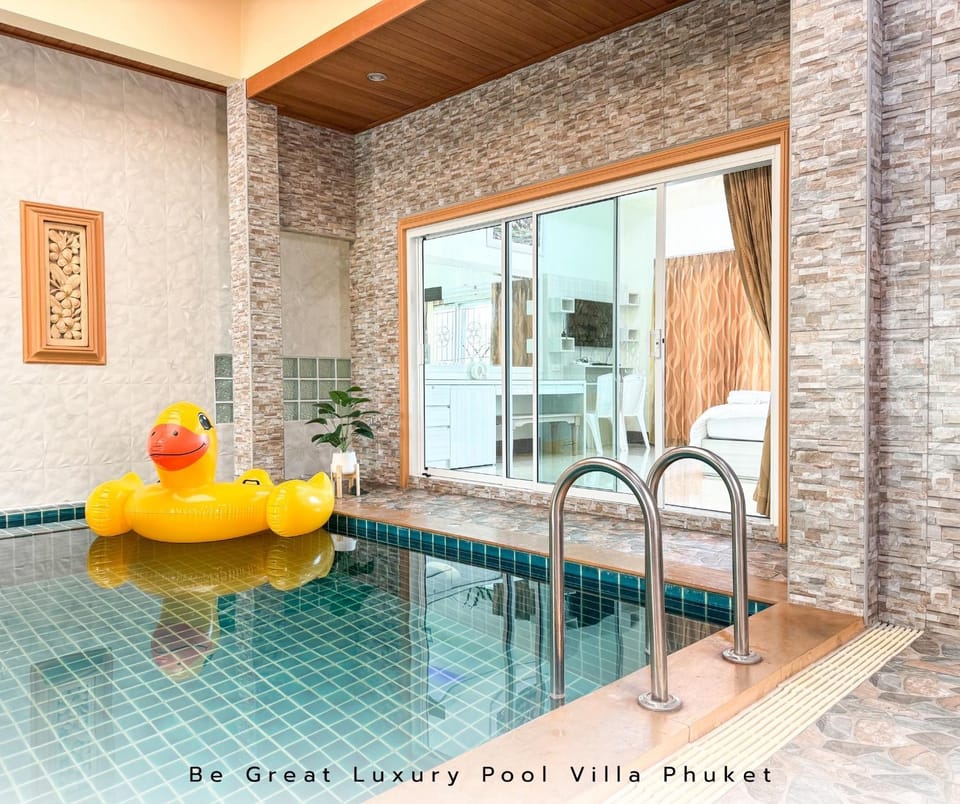 Luxury Pool Villa 5 mins to Phuket Old Town Villa in Wichit