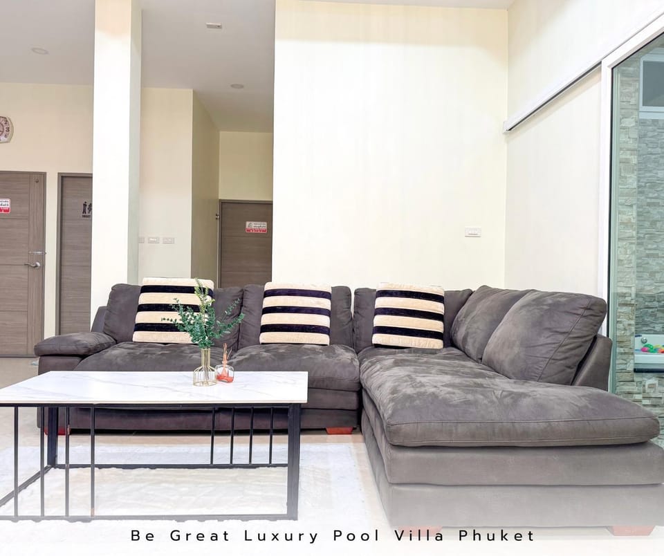 Luxury Pool Villa 5 mins to Phuket Old Town Villa in Wichit