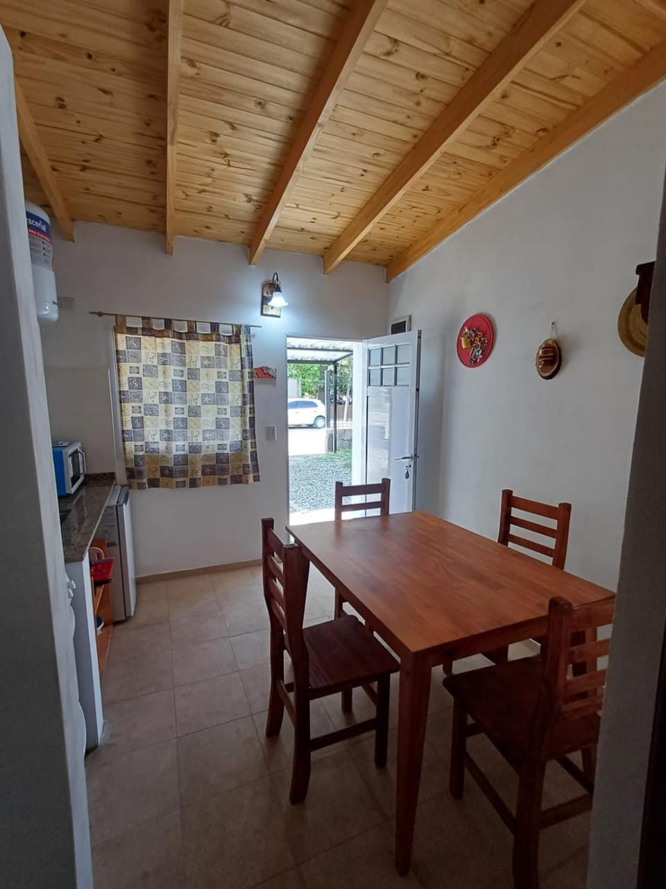 Kitchen or kitchenette, Dining area, oven, pet friendly