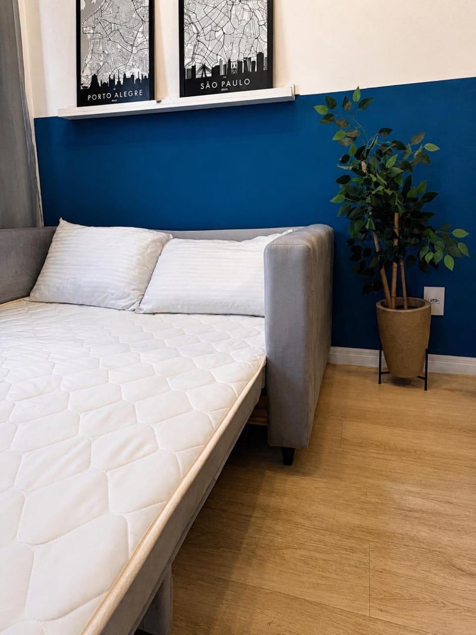 Bed, Living room, Seating area