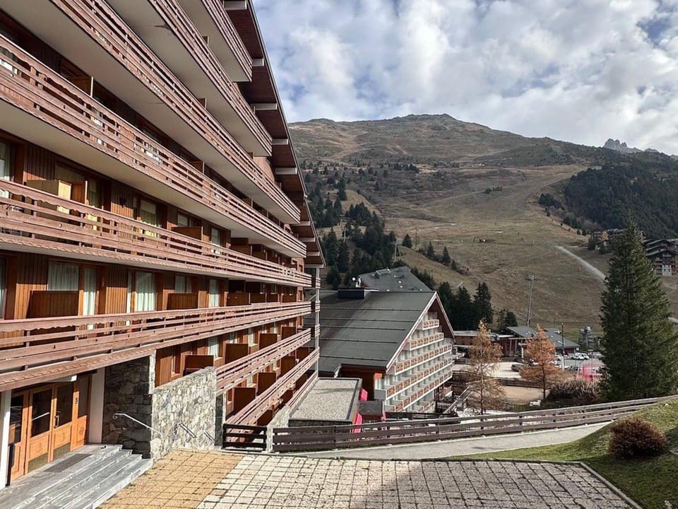 Apt rénové, ski aux pieds avec balcon lumineux Apartment in Les Allues