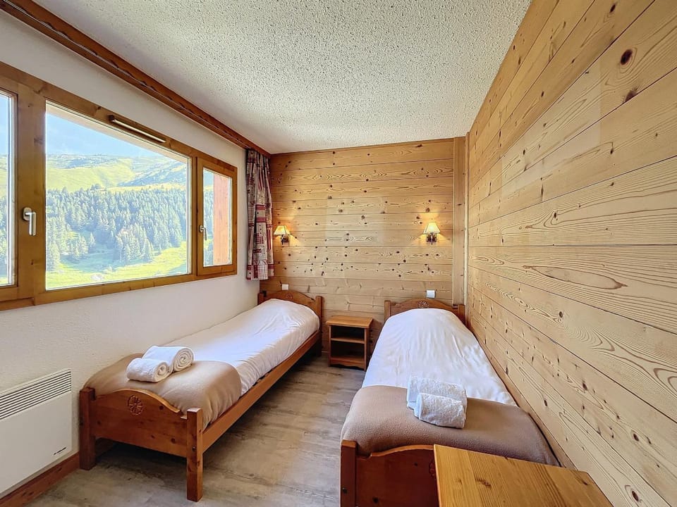 Apt rénové, ski aux pieds avec balcon lumineux - FR-1-688-92 Apartment in Les Allues