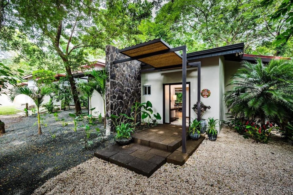 Renovated 3 bd Beach Walkable Pool Villa in Guanacaste Province