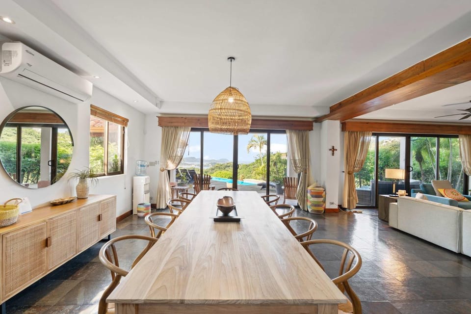 Seating area, Dining area
