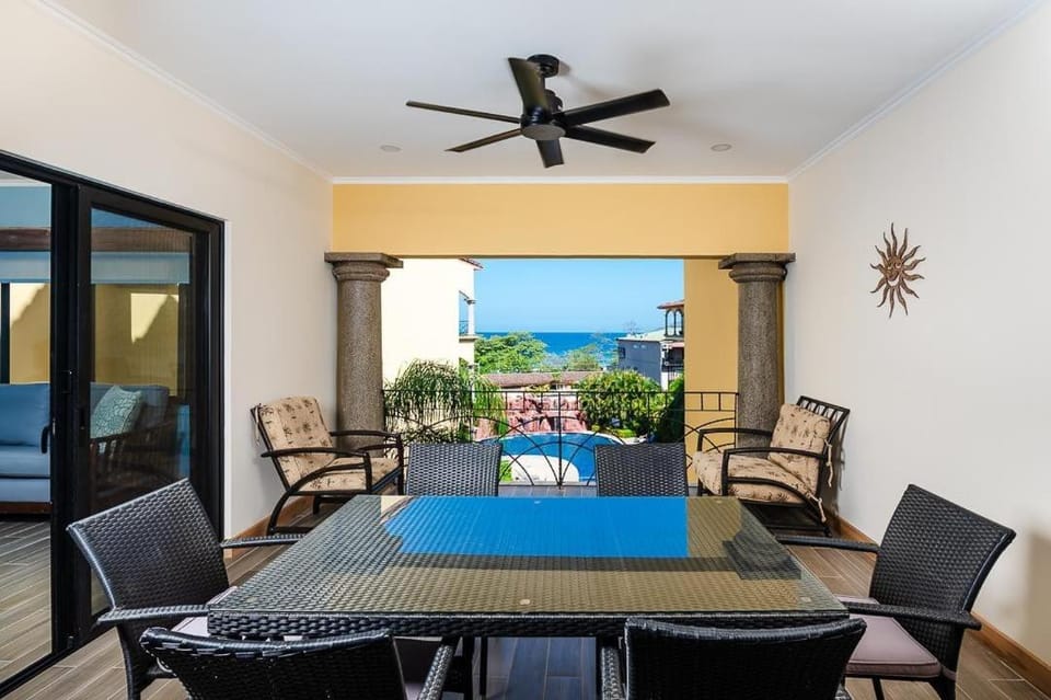 Dining area, Pool view