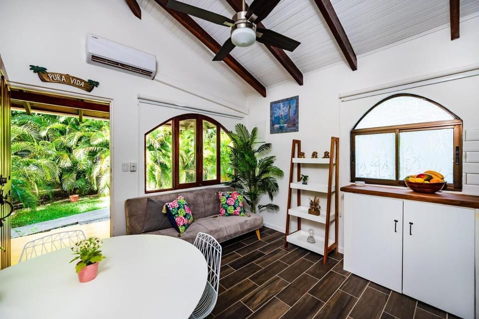 Kitchen or kitchenette, Seating area, Dining area