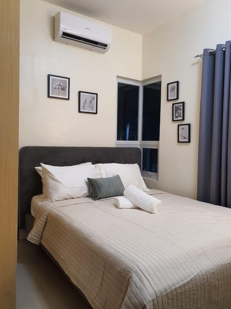 Bedroom, hair dryier, air conditioner, air conditioner