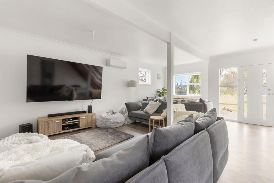 Villa Maris - Pet Friendly with Spa & Fire Pit House in Callala Bay