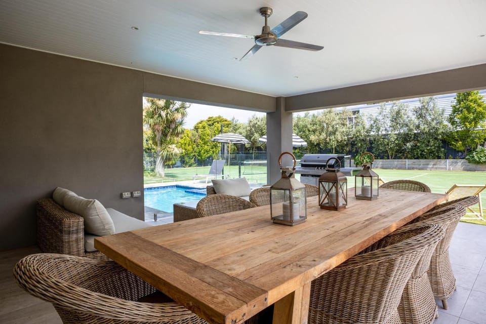 Bellaluca Hamptons House in Melbourne Road