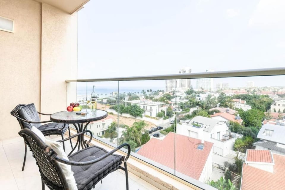 Herzliya 3BR Balcony & Pool by SeaNRent Apartment in Herzliya