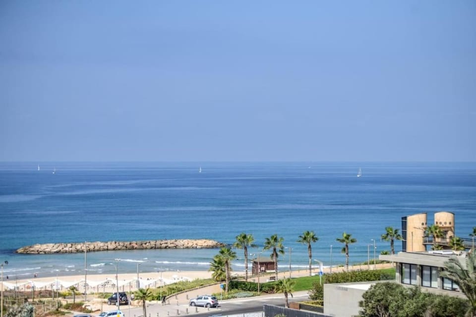 Herzliya 3BR Balcony & Pool by SeaNRent Apartment in Herzliya