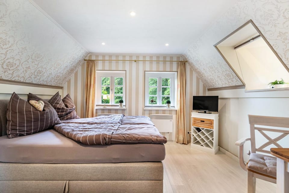 Property building, Living room, Bedroom