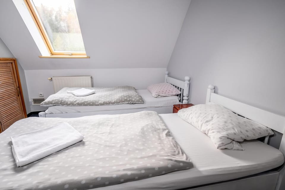 Bed, Photo of the whole room, Bedroom, towels