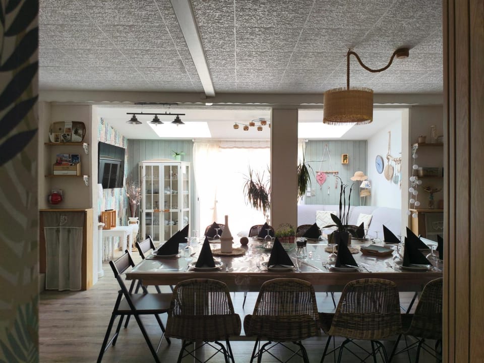 Living room, Dining area, Communal kitchen