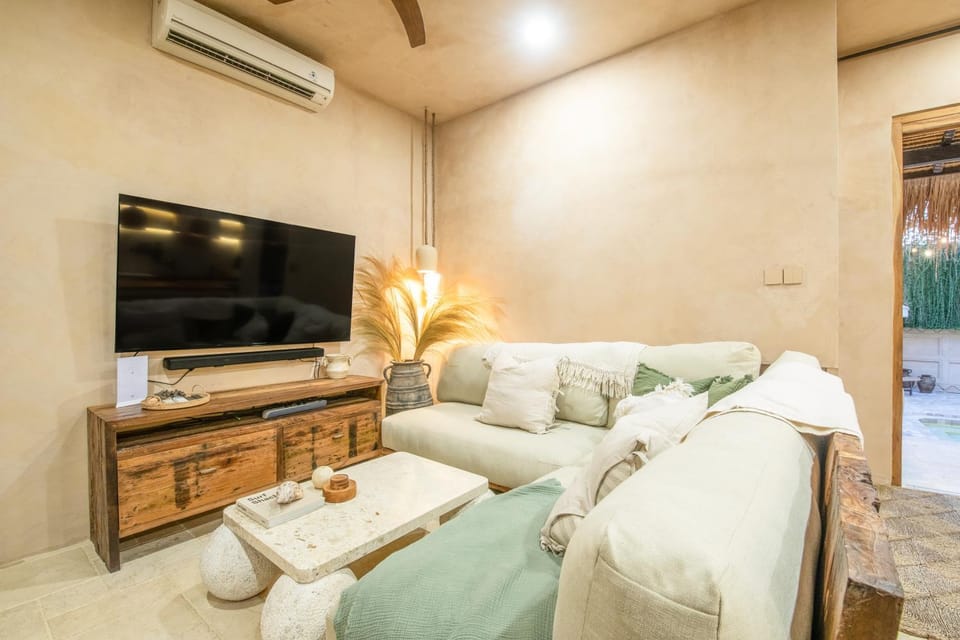 3BR Villa Bohemian Elegance, 2mins to Ulu Beach House in Bali