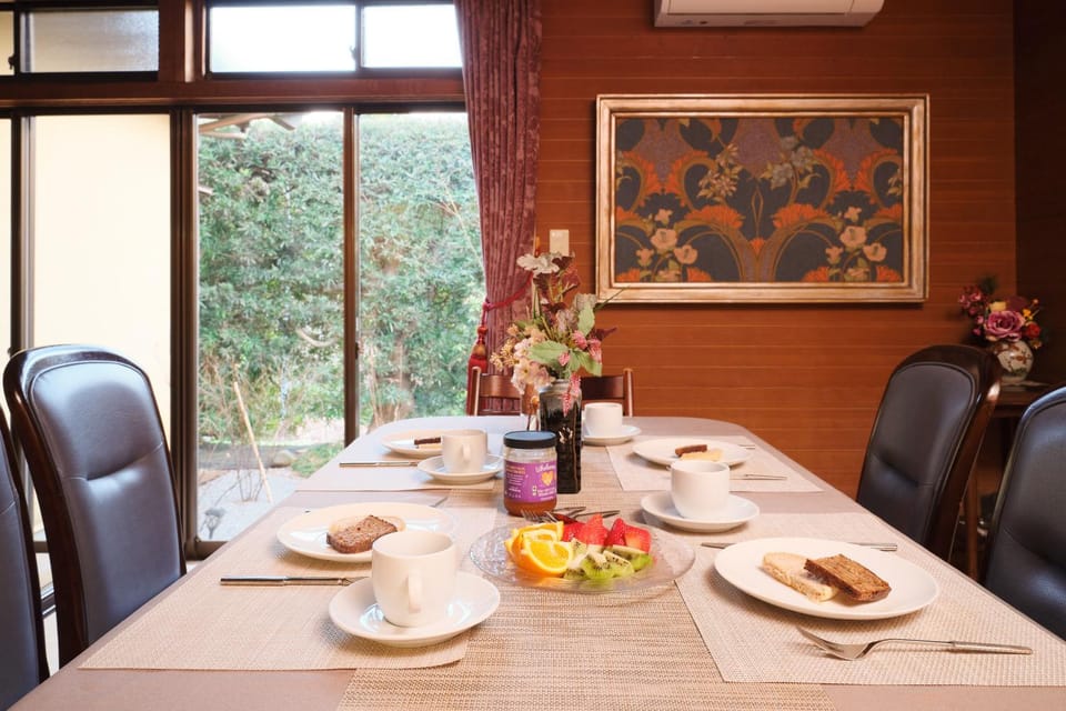 Dining area, Food, Drinks