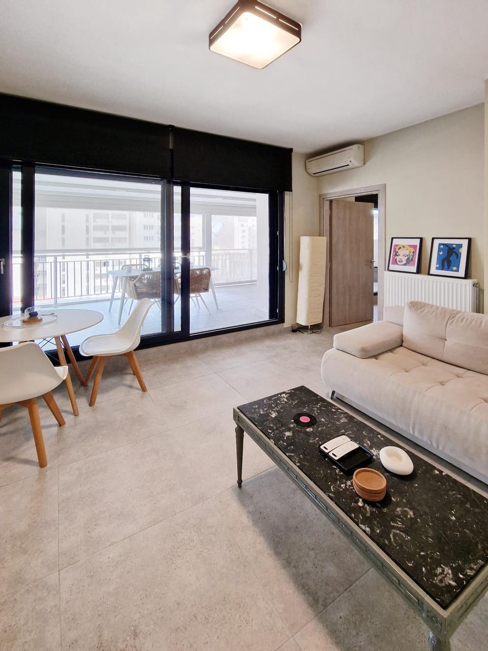 TV and multimedia, Living room, Seating area, Dining area, air conditioner