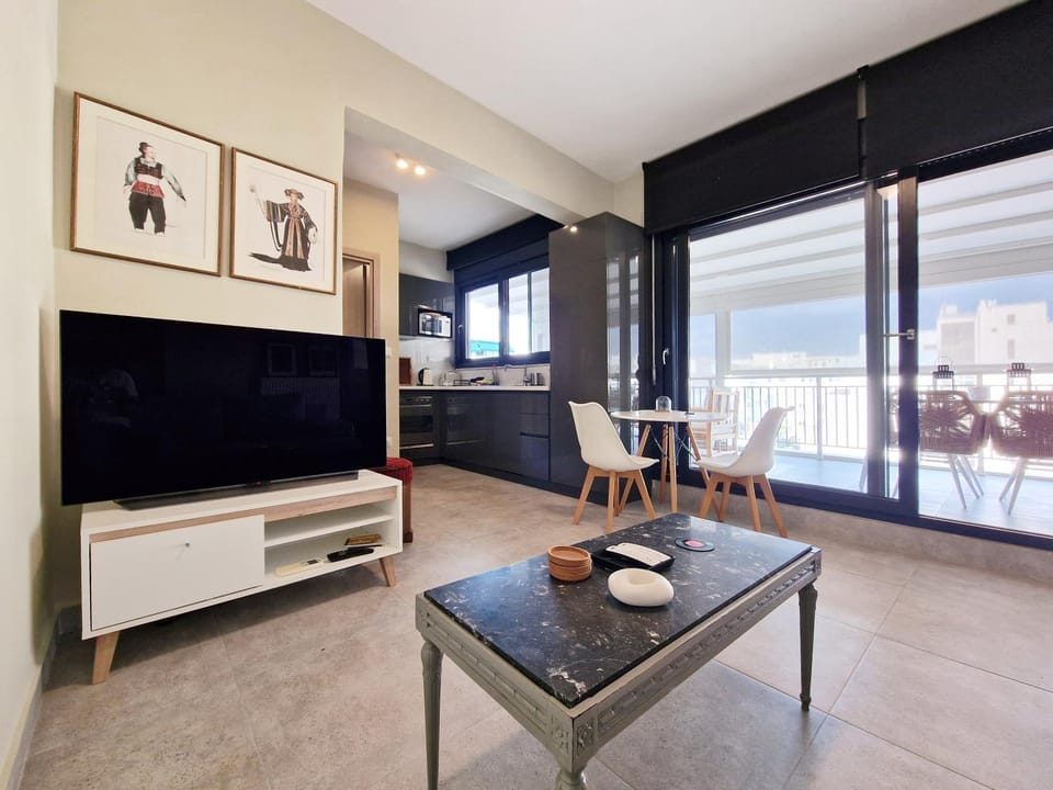 TV and multimedia, Living room, Seating area, Dining area, Evening entertainment