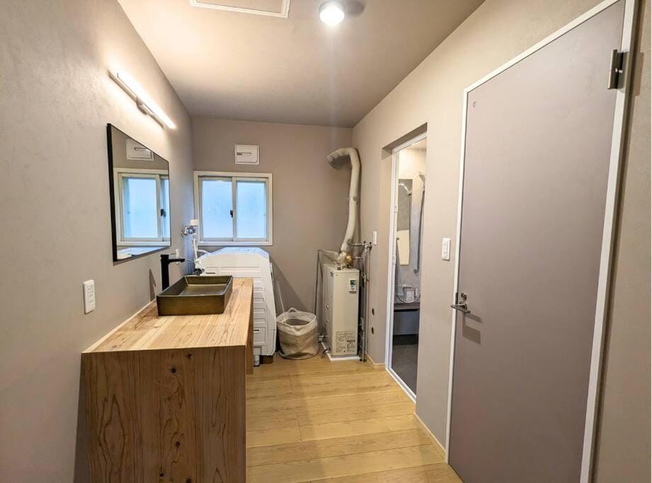 Toilet, Bathroom, laundry, washing machine, dryer