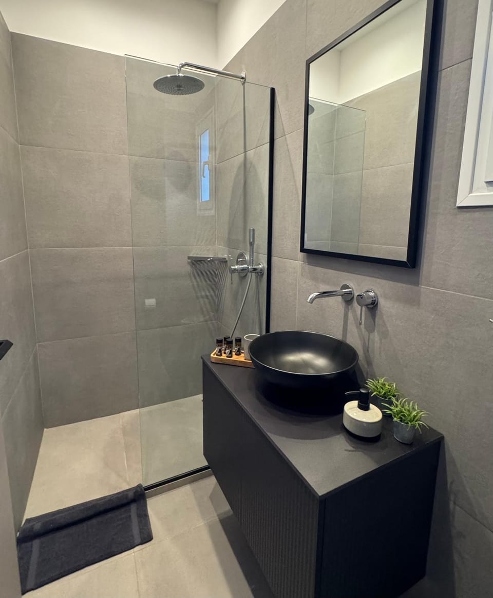 Shower, Bathroom, towels