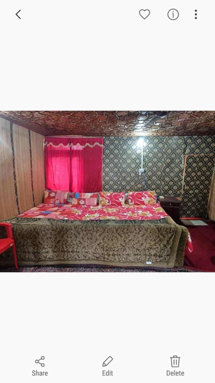 Island homestay in dal lake Vacation rental in India