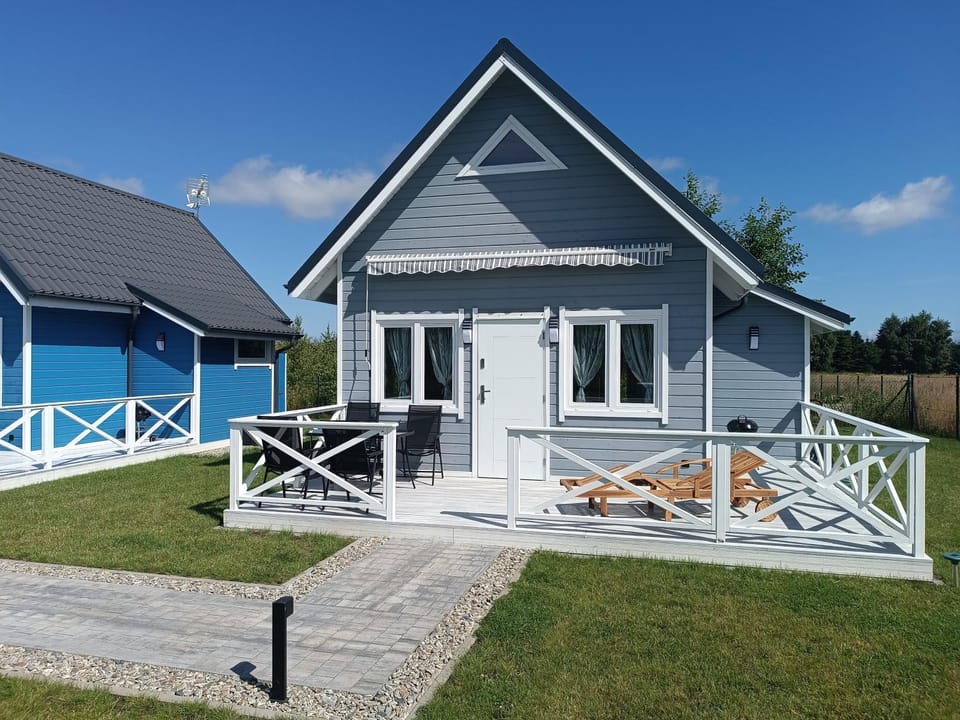 Property building, Patio, Day, Garden, Garden view