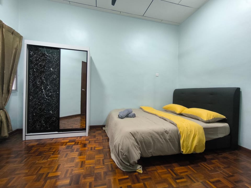 Cozy Homestay near Pantai & Aeon Big - 10pax by Ngio House in Johor