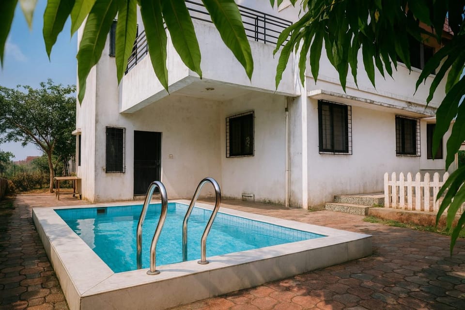 Property building, Patio, Day, Pool view, Swimming pool, sunbed