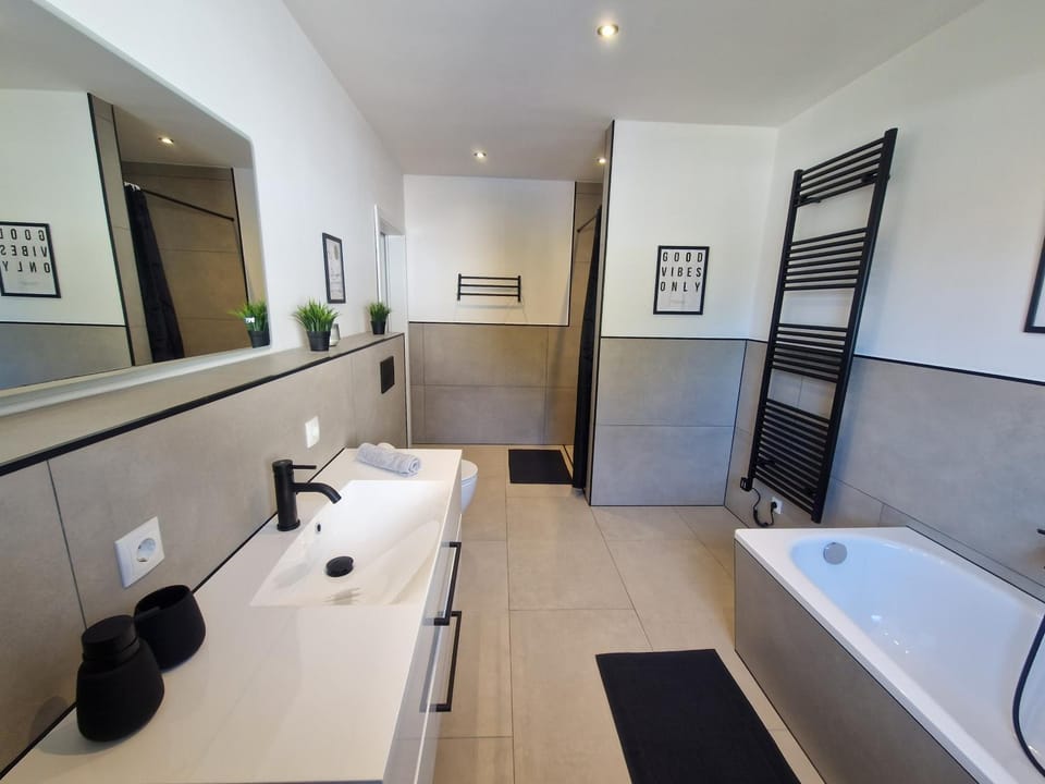 Bathroom, Photo of the whole room, Bath, towels