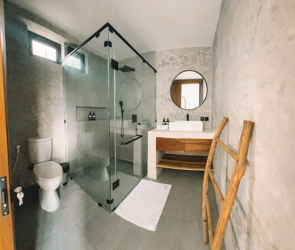 Shower, Toilet, Bathroom