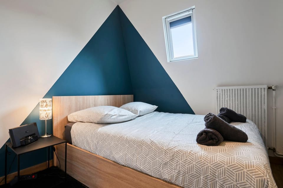 Bed, Photo of the whole room, Bedroom, internet, towels
