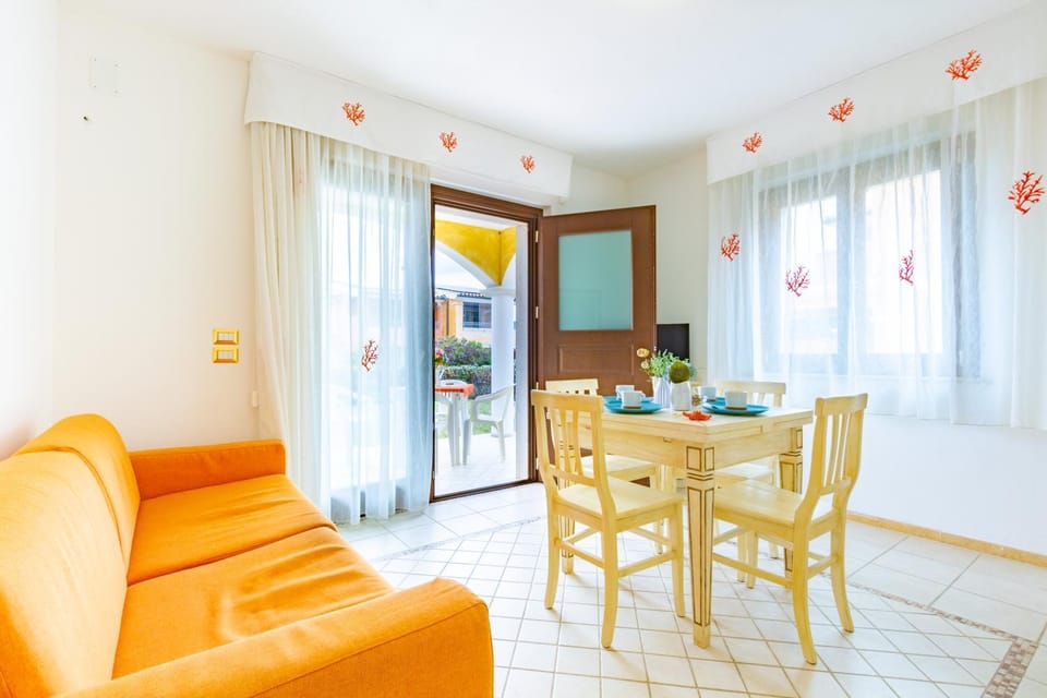 Living room, Dining area, Bedroom