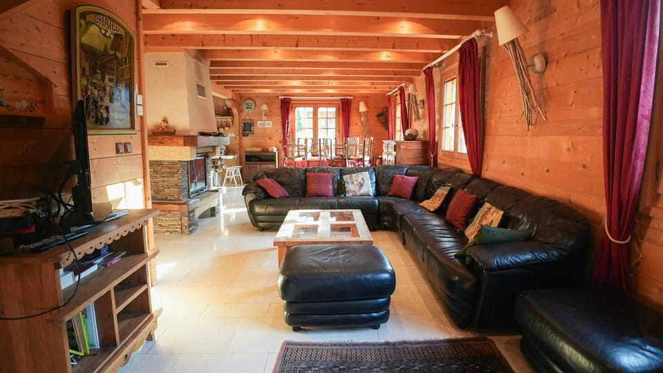 Communal lounge/ TV room, Living room