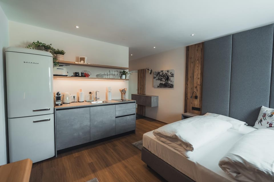 Bed, Kitchen or kitchenette, Photo of the whole room, Bedroom