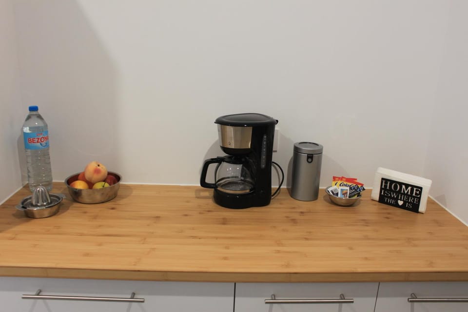 Coffee/tea facilities, Kitchen or kitchenette, Breakfast, furniture