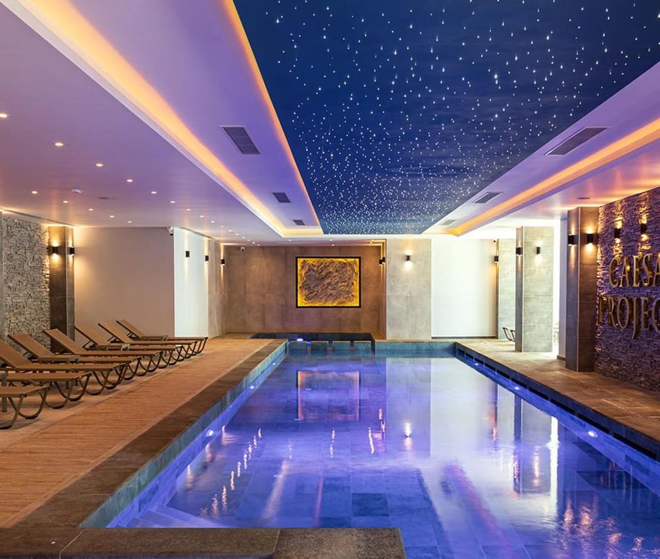 Pool view, Swimming pool, sunbed