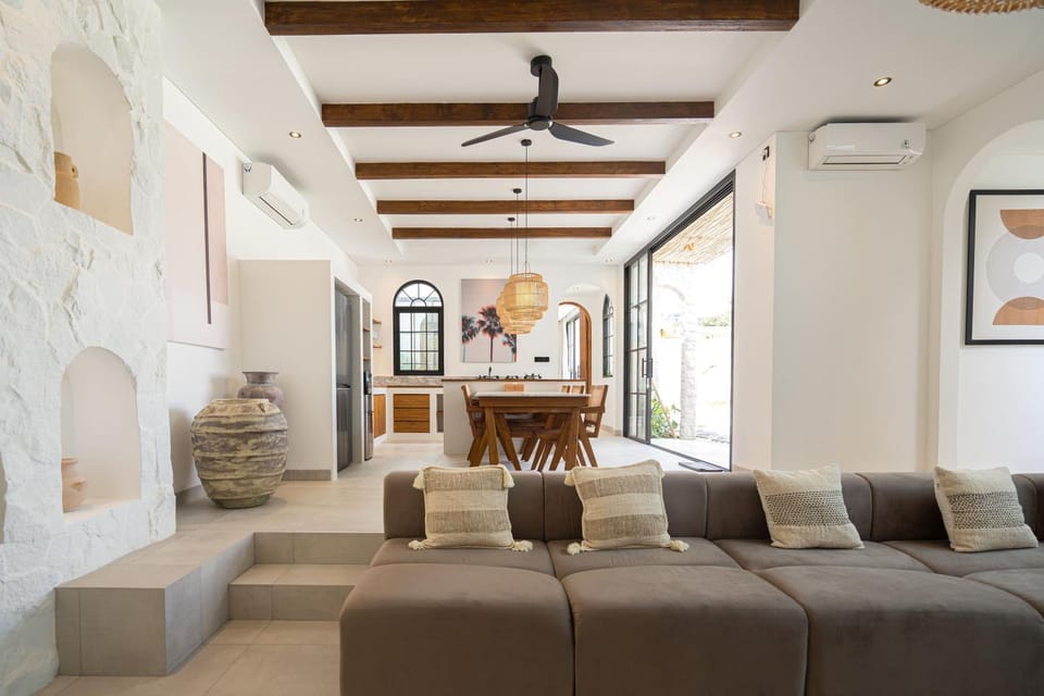 Living room, Seating area, air conditioner