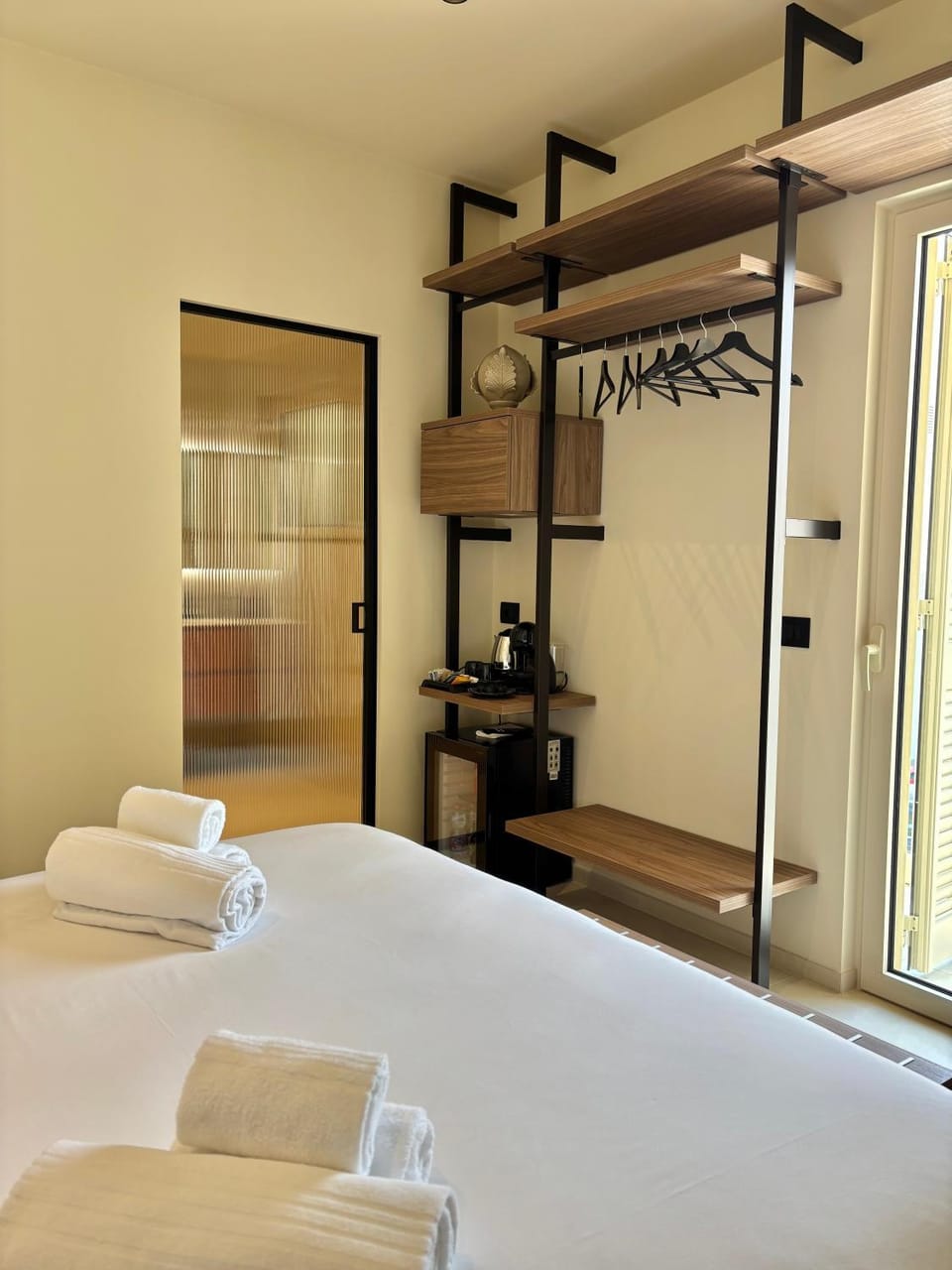 Bed, Photo of the whole room, Bedroom, towels