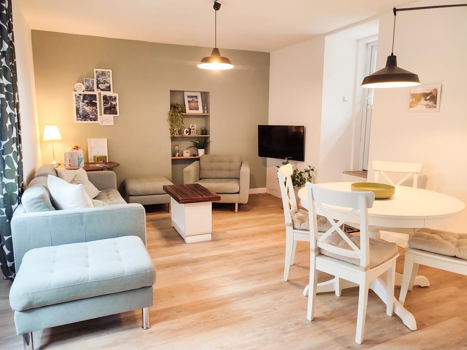 TV and multimedia, Living room, Dining area