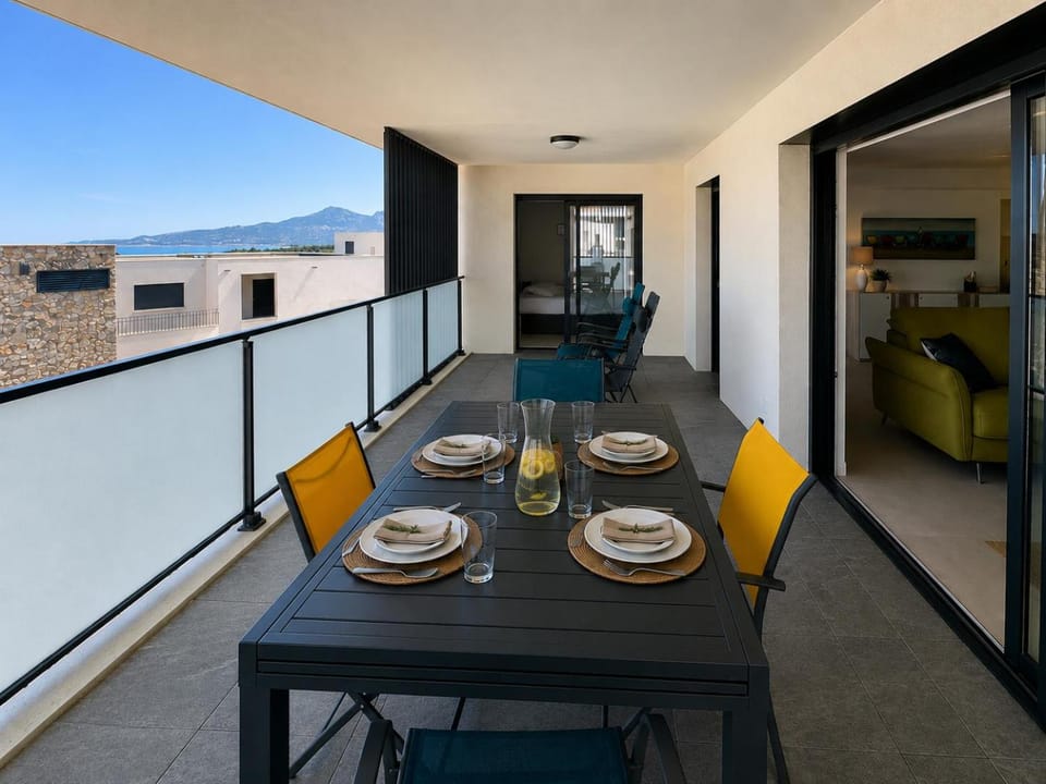 Grand T3 vue sur la baie de Calvi Apartment in Calvi