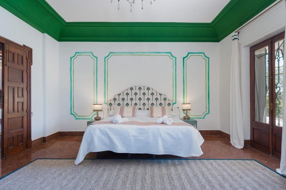 Bed, Photo of the whole room, Bedroom, wardrobe