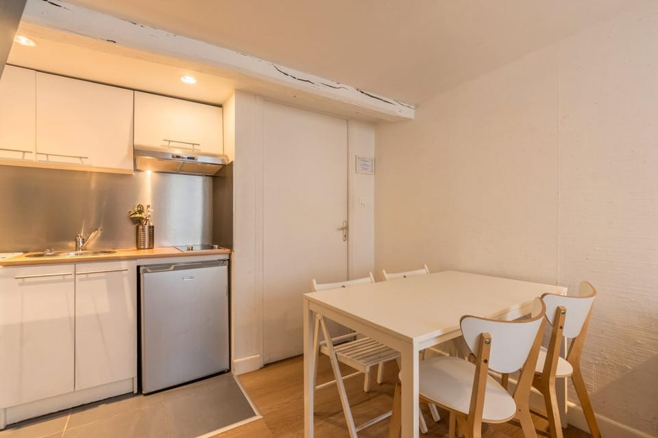 Appartement dans un quartier vivant du Vieux-Lille Apartment in Lille