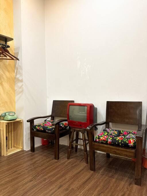 OldQuarter Studio -Tranquil -2mins to Hoan Kiem Lake Apartment in Hanoi