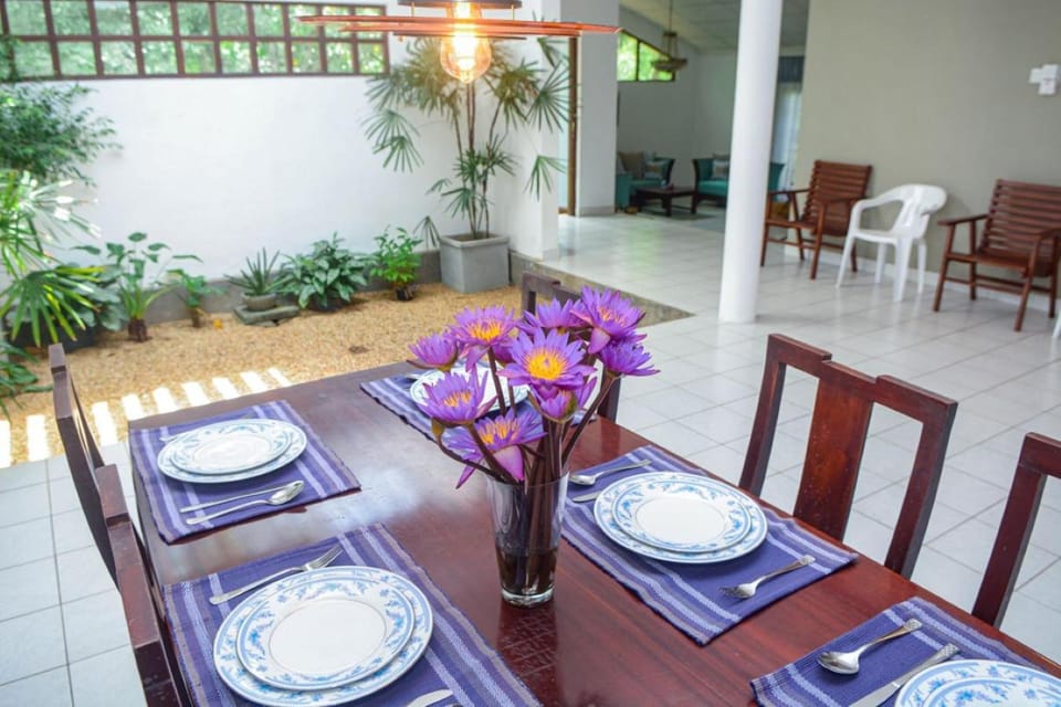 Facade/entrance, Living room, Dinner, Inner courtyard view