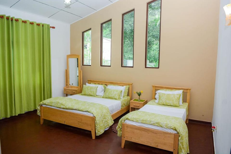 Bed, Bedroom, Garden view, Family