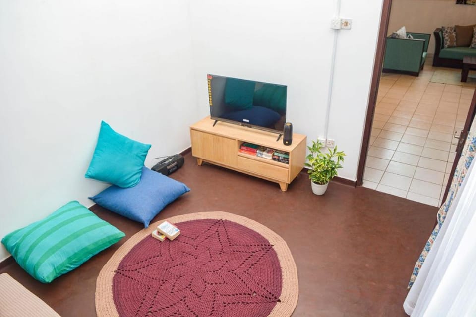 Communal lounge/ TV room, Place of worship, Library, TV and multimedia, Seating area