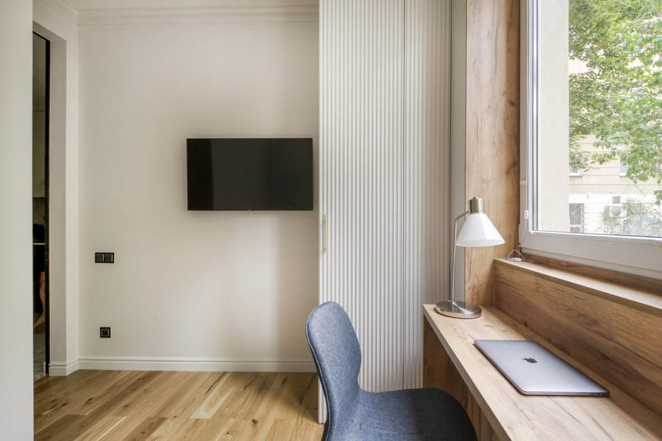 Stunning 2bed with terrace and parking Apartment in Warsaw