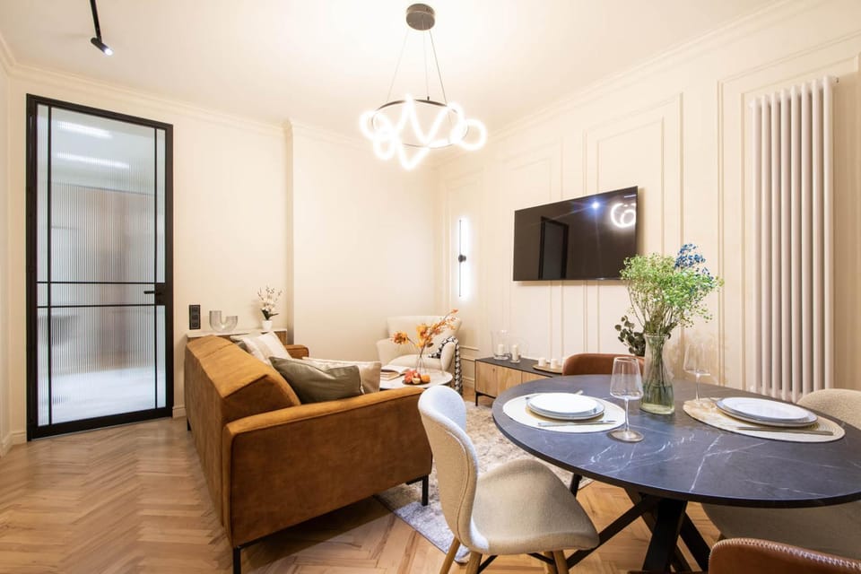 Stunning 2bed with terrace and parking Apartment in Warsaw