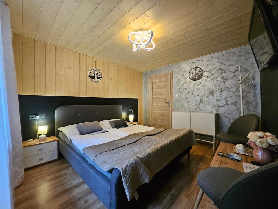 Bed, Living room, Photo of the whole room, Bedroom