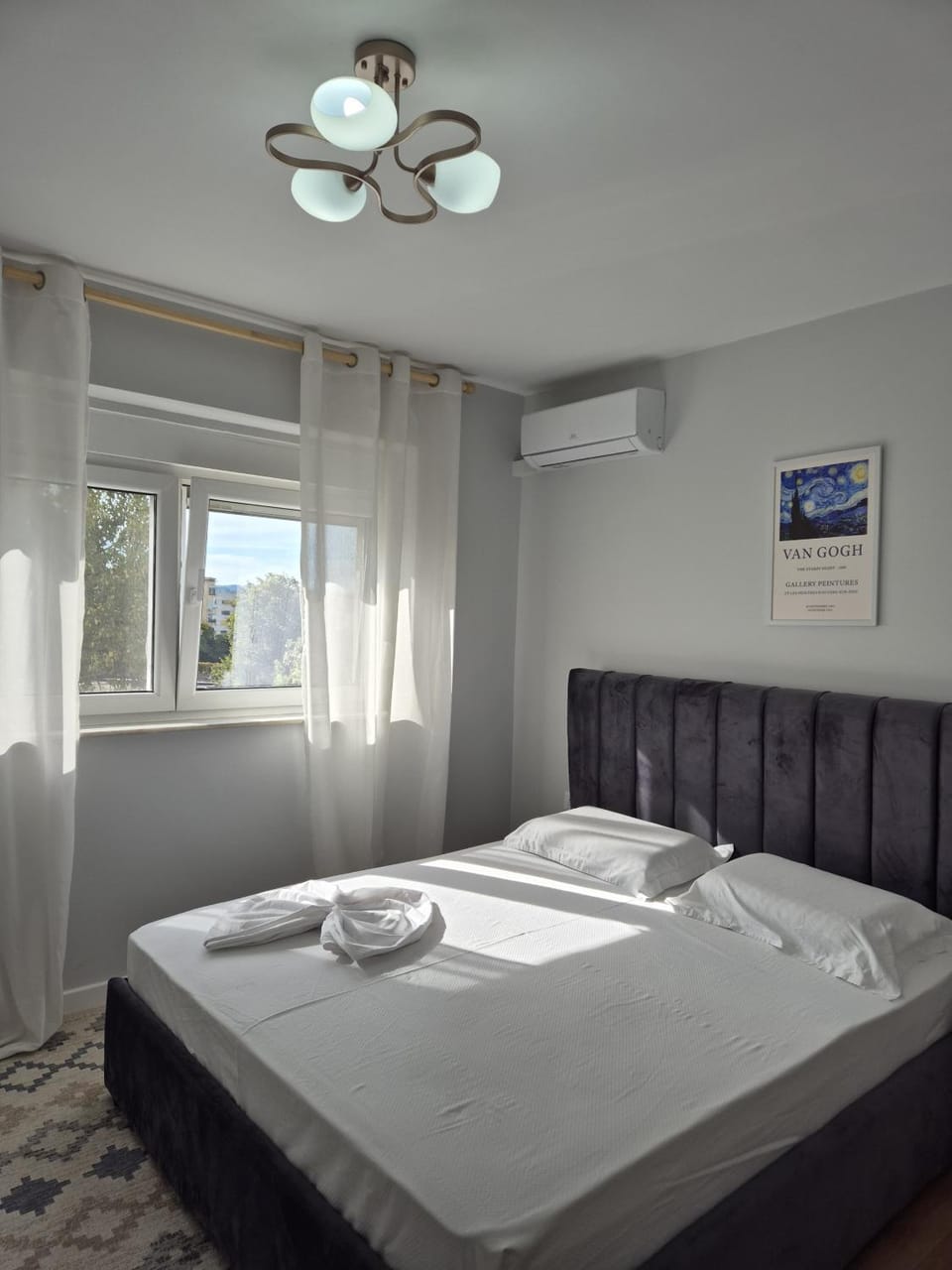 Bed, Photo of the whole room, Bedroom, air conditioner